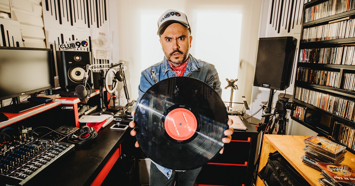 Víctor Aranda, locutor radial a cargo del react de Mi Nombre Es