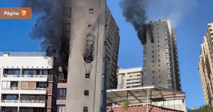 Registran incendio de edificio de departamentos en el centro de Santiago hay tres heridos