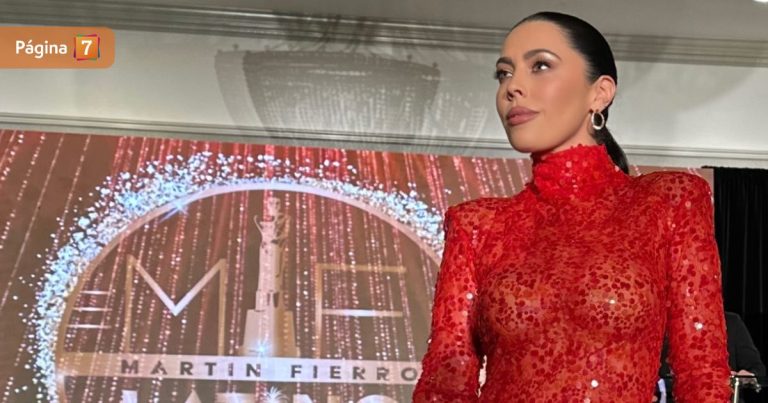 Daniela Aránguiz impactó con osado y llamativo look en los Premios Martín Fierro