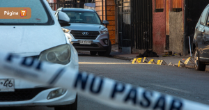 Hombre y mujer mueren baleados en antejardín de casa en La Pintana: se percutaron 30 disparos