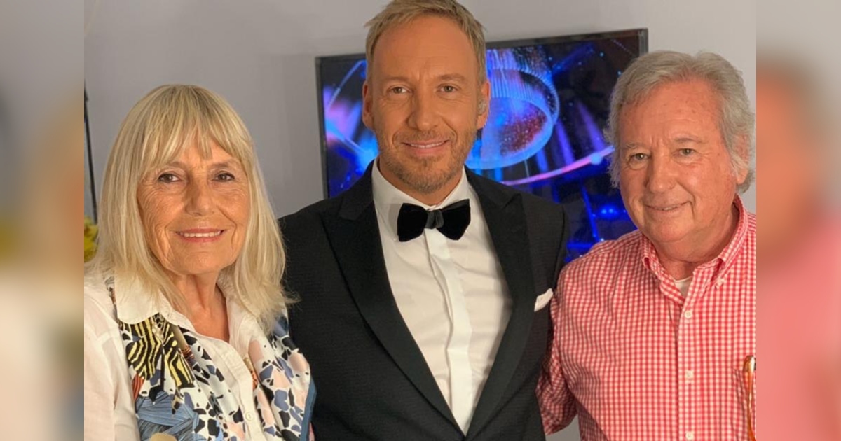 Martín Cárcamo chocho por reconocimiento que recibió su madre: 