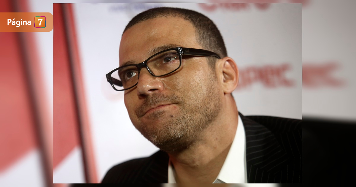 Revelan detalles sobre el futuro de Julián Elfenbein tras incierto panorama en Chilevisión 