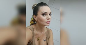 Faloon Larraguibel genera comentarios divididos por video con su hija