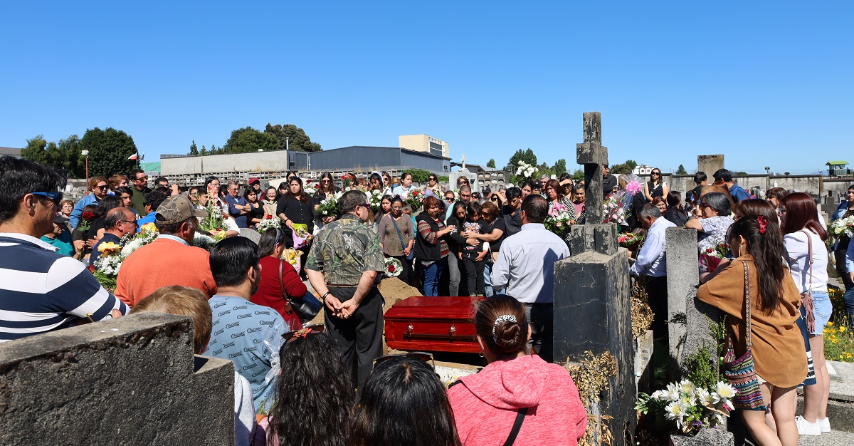 Así fue el funeral de Mónica Hernández, víctima del fatal naufragio en Bahía Mansa 