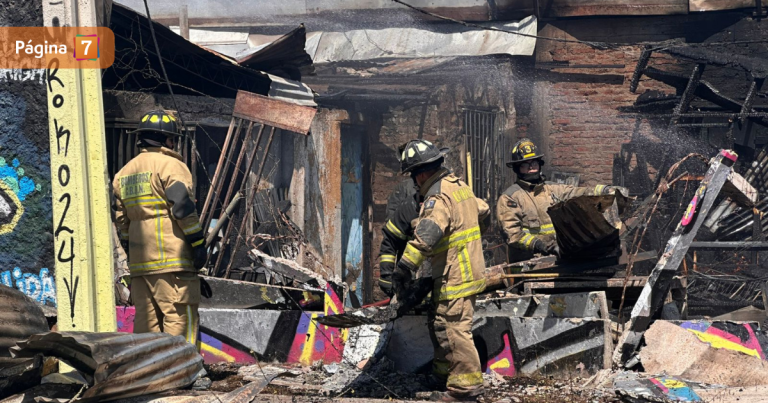 Reportan gran incendio en fábrica de ataúdes en Quinta Normal