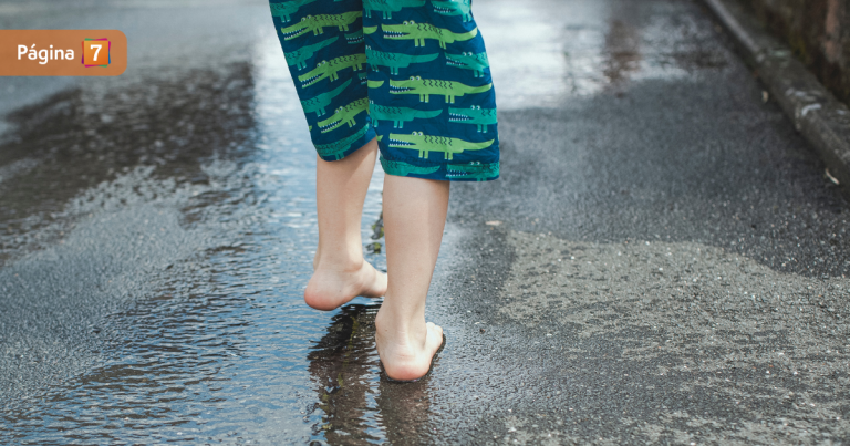 ¿Los resfriados de niños están relacionados con andar descalzo? Esto es lo que dice la ciencia