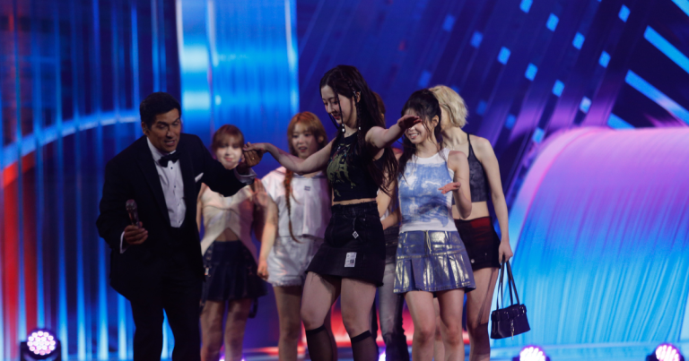 Quiénes son NMIXX, el grupo de jóvenes asiáticas que se robó las miradas en Viña 2025