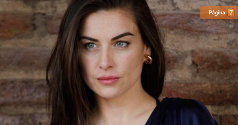 Tomadas de la mano: Ingrid Cruz desfiló por la alfombra roja de Viña con especial compañía