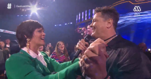 Carlos Vives sacó a bailar a Paola Volpato en canción de Pituca sin lucas: provocó gesto con esposa