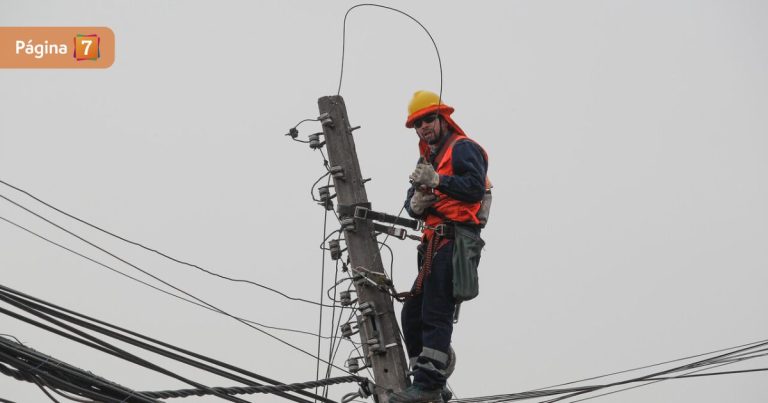 Reportan nuevo corte de suministro eléctrico en la región Metropolitana: afecta a 29 mil clientes