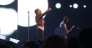 Integrante de Incubus llamó la atención parecido con comediante chileno en Viña 2025