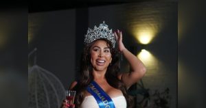 Critican a Naya Fácil por invitar a polémico chico reality a Gala del Pueblo