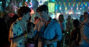 Saxon Patrick Schwarzenegger y Sam Nivola en The White Lotus