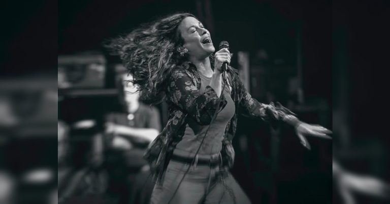 Alanis Morissette conquistó al público de Lollapalooza: incluyó celebrado bis que engañó a muchos