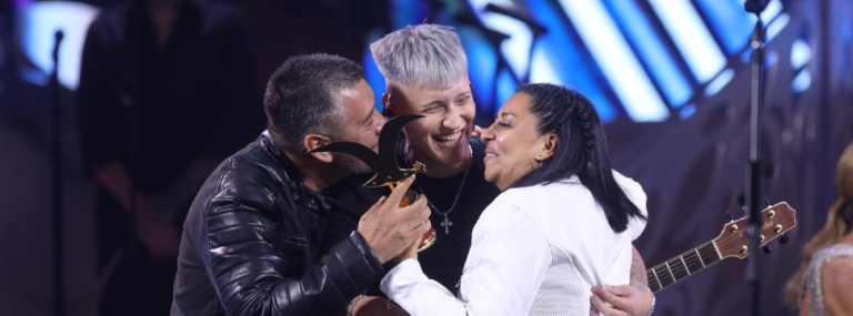 Kidd Voodoo se emocionó en Viña 2025: sus padres le entregaron Gaviota de Oro