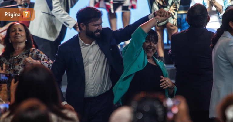 Presidente Boric y autoridades celebran con baile promulgación de reforma de pensiones