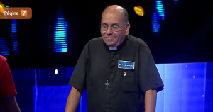 Sacerdote que participó en 'The Floor' sorprendió con inesperado mensaje: "Les pido perdón"