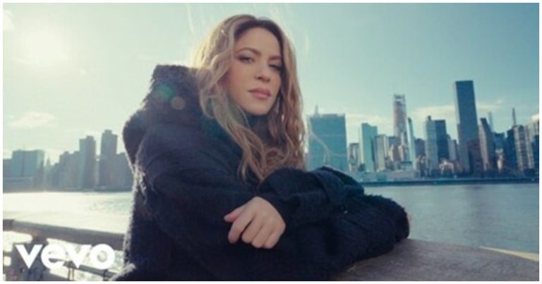 Shakira estrena el video de su canción ‘Última’ y muestra su faceta romántica y vulnerable