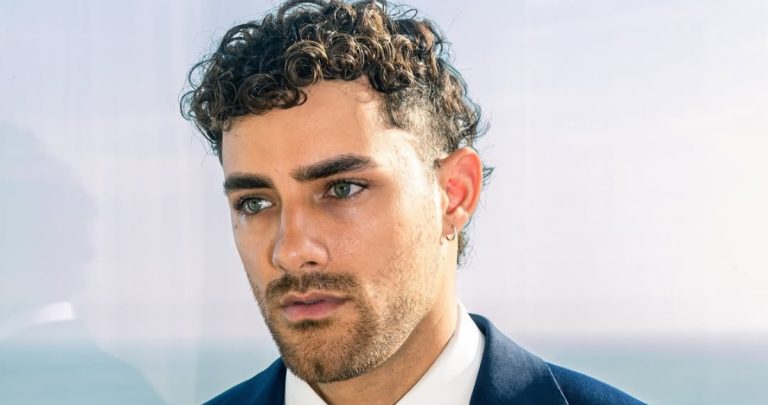 Captan a Austin Palao besándose con chica reality en matrimonio de su hermano en Perú