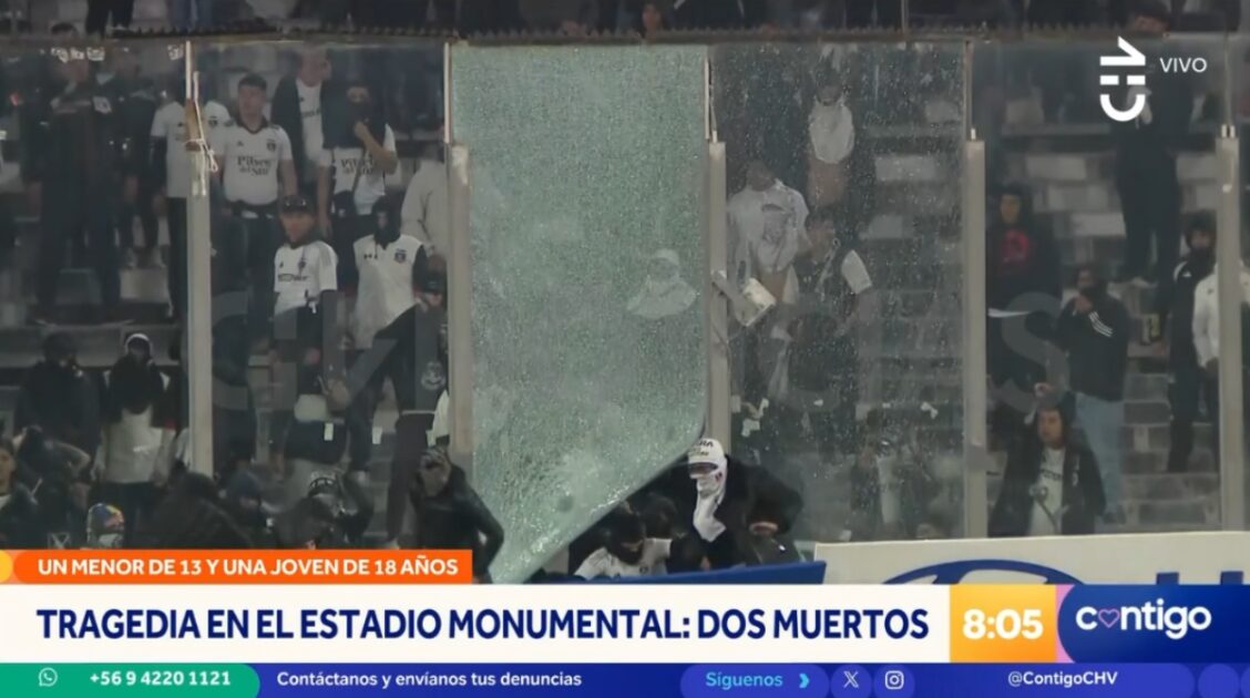 Hinchas de Colo Colo ingresan a cancha de Estadio Monumental