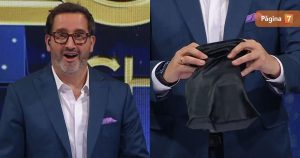 Eduardo Fuentes fue sorprendido por osado regalo de jugador de The Floor Chile