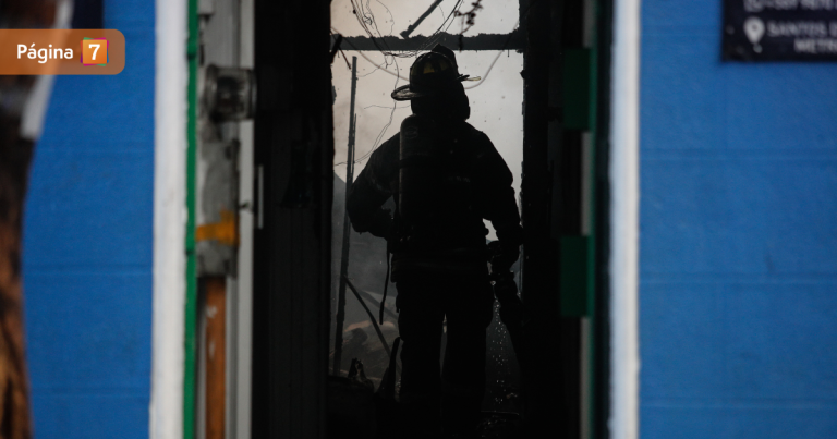 Mujer fue detenida en Recoleta tras ser acusada de provocar incendio donde murió su padre