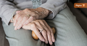 Mujer fue detenida en Arica tras intentar asfixiar a su madre de 93 años mientras dormía