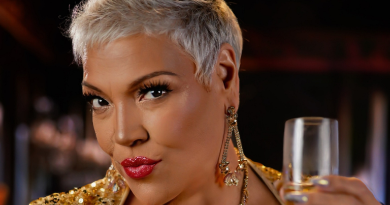 Adela Calderón debuta en Arsmate a sus 66 años: 