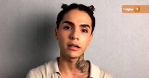 Leo Méndez Jr. volvió a las redes tras salir de su operación compartió imágenes desde la clínica