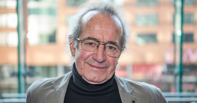 La vida lejos de Santiago y de la televisión del actor Sergio Hernández: sigue vinculado al teatro