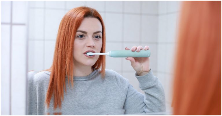 Blanqueamiento dental: lo que funciona y lo que debes evitar, según un especialista