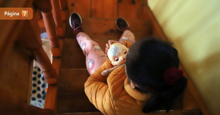 Los detalles del caso de mujer que abandonó a su hija de 4 años en una plaza para asistir a fiesta