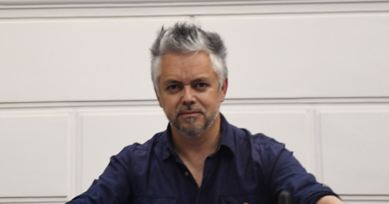 Jorge Baradit asume como nuevo director del Parque Cultural de Valparaíso: molestia en oposición