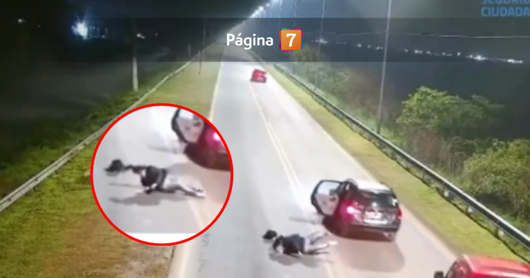 Mujer argentina se lanzó de auto en movimiento porque chofer de Uber no siguió la ruta del GPS