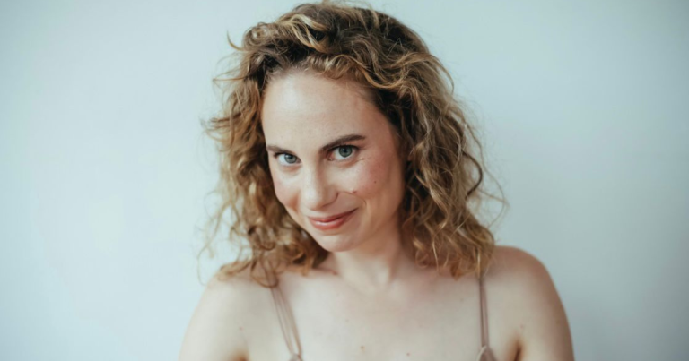 Actriz Li Fridman y cómo enfrenta su diagnóstico de alopecia: 