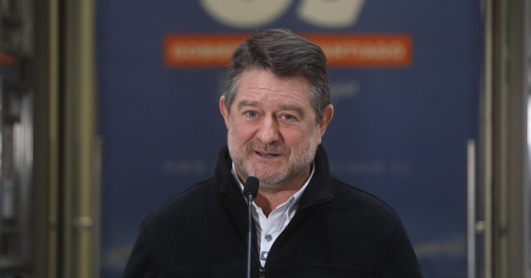 Allanan casa de gobernador Claudio Orrego en medio de investigación por financiación irregular