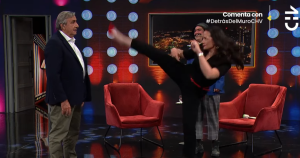 Andrea Aristegui hizo pasar susto a Kike Morandé con demostración de arte marcial en Detrás del Muro