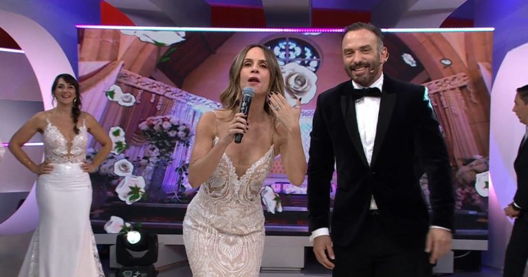 En pleno desfile de novias, Diana Bolocco envió mensaje a dos compañeros de CHV: 