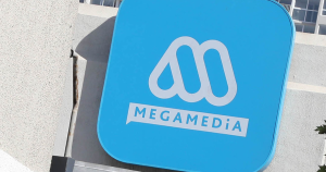 Periodista de Mega se llenó de mensajes de excolegas tras ser despedida del canal: "Abrazo gigante"