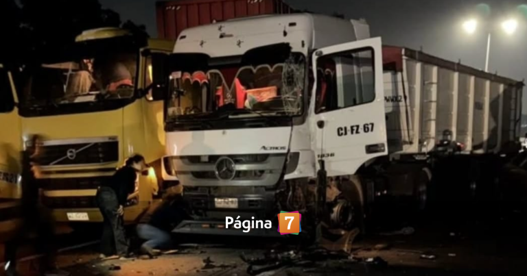 Una persona murió tras colisión múltiple en Cartagena: camión quedó volcado