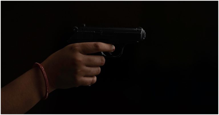 Disparan desde auto en movimiento: hombre de 33 años recibe balazo en la cabeza y está grave