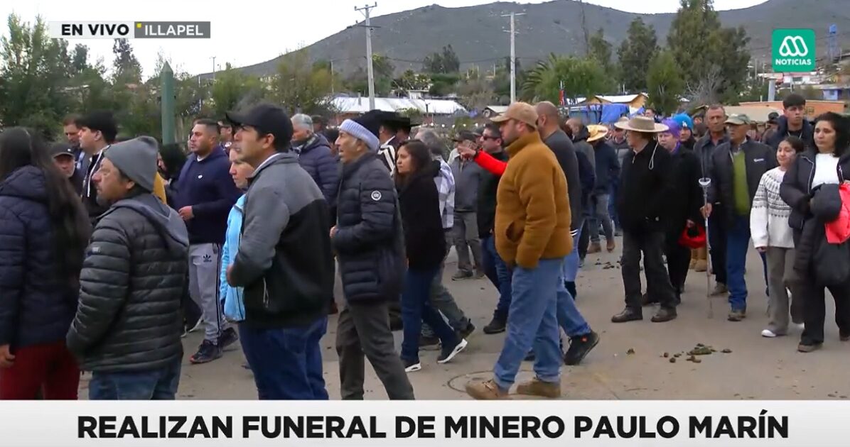 Multitudinario funeral de Paulo Marín, minero fallecido en derrumbe de El Teniente