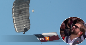 Presentación paracaidistas en Parada Militar