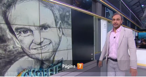 Rodrigo Sepúlveda muestra su retrato realizado por artista de TikTok