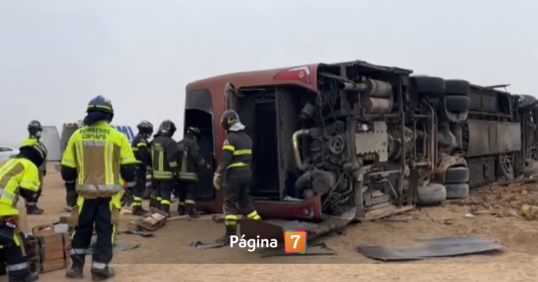 3 fallecidos y más de 40 heridos deja accidente de bus en Copiapó: se volcó en Ruta 5 Norte