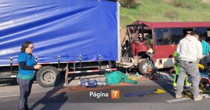 Choque entre bus escolar y camión en Til Til dejó 21 lesionados: mayoría son niños