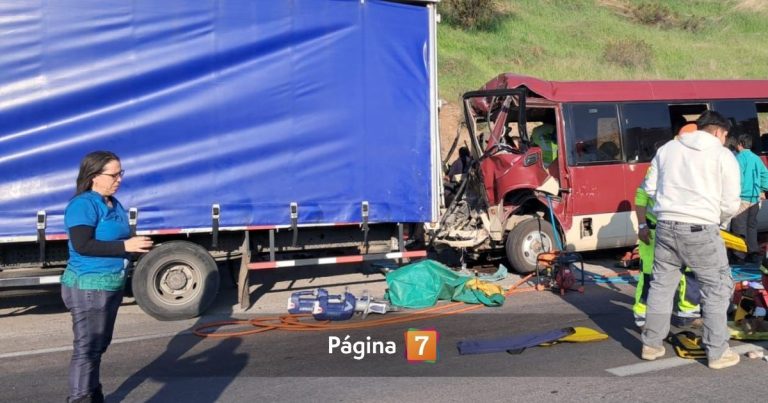 Choque entre bus escolar y camión en Til Til dejó 21 lesionados: mayoría son niños