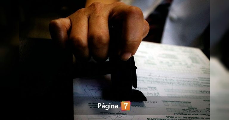 80.451 trabajadores de empresa privada salieron del país con licencia médica: ¿qué arriesgan?