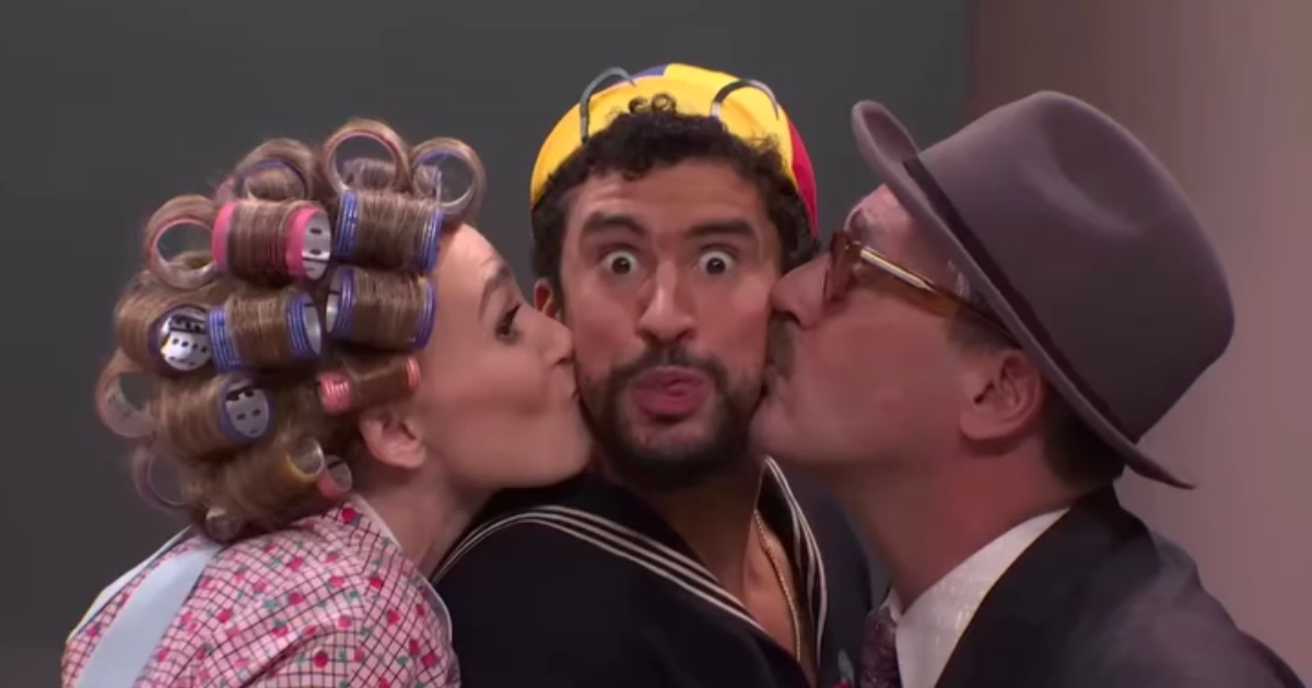 Doña Florinda y profesor Jirafales besan a Quico