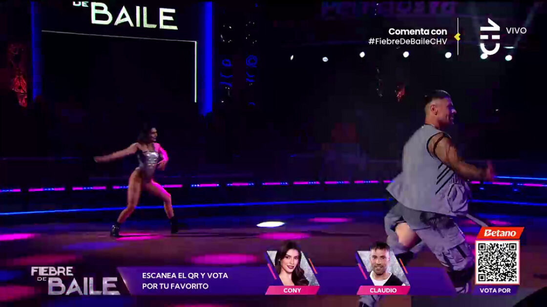 Claudio Valdivia sufrió gran percance en Fiebre de baile: recibió coqueto comentario de Raquel